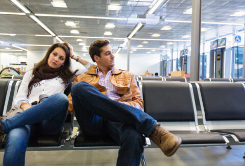 Pareja en aeropuerto